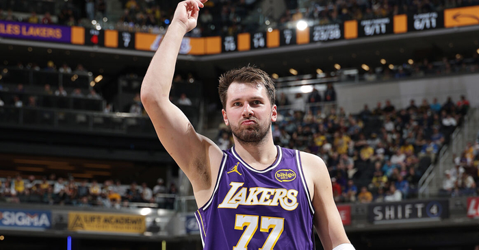 湖人客场力克劲敌东契奇砍43分助球队终结连败