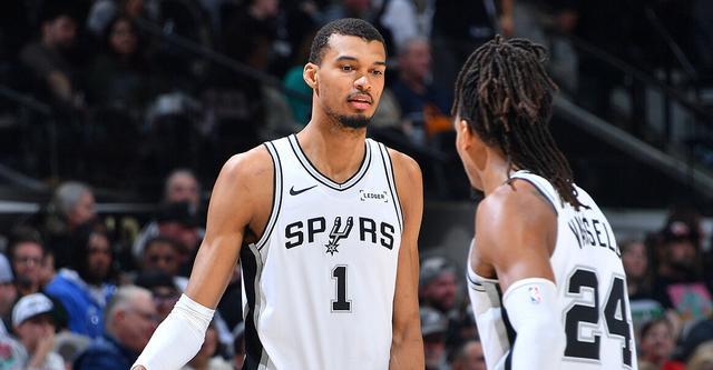 德文·瓦塞尔盛赞文班亚马：从新秀到MVP级球员，