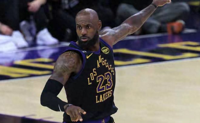 湖人全员爆发狂轰131分 大胜爵士为季后赛预热