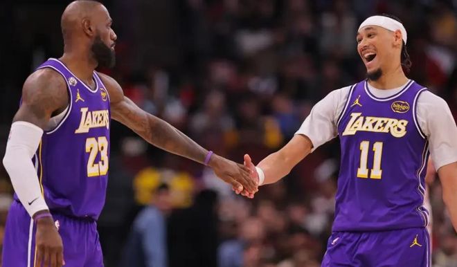 湖人全员爆发狂轰131分 大胜爵士为季后赛预热