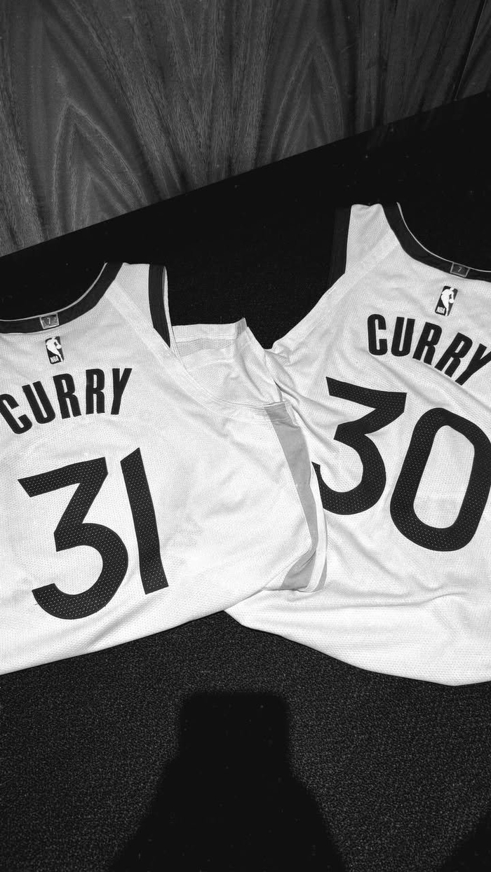 赛斯库里首次与哥哥同场竞技 珍藏球衣成家庭纪