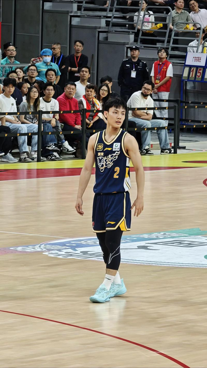 广东主场19分领先遭逆转 徐杰低迷成崩盘关键