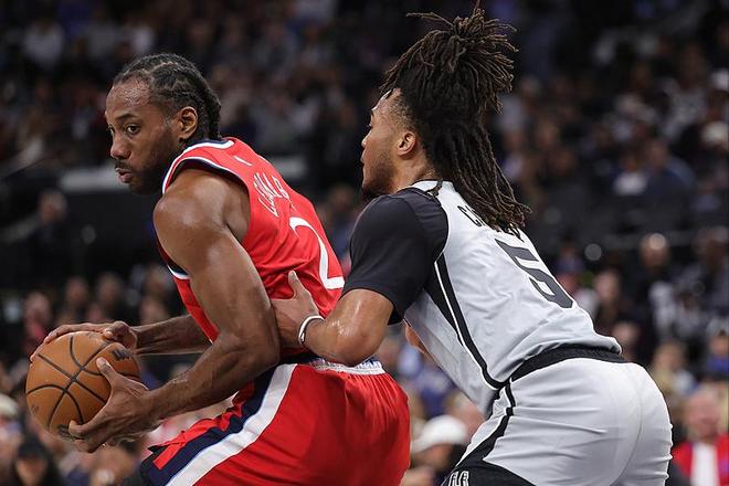 马刺11连胜缩小与雷霆差距 文班15战全胜成争冠关