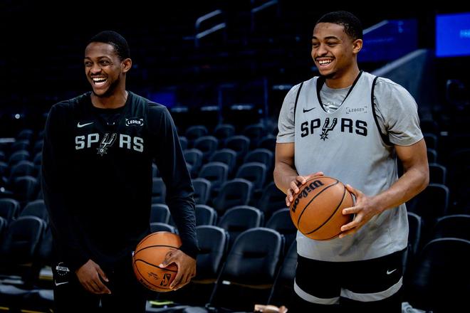 马刺11连胜缩小与雷霆差距 文班15战全胜成争冠关