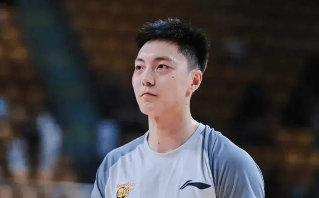 广东男篮季后赛8进4遭北京逆转 胡明轩崔永熙球