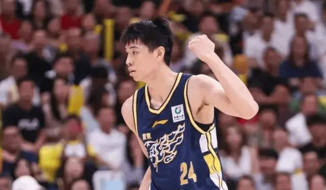 广东男篮季后赛8进4遭北京逆转 胡明轩崔永熙球
